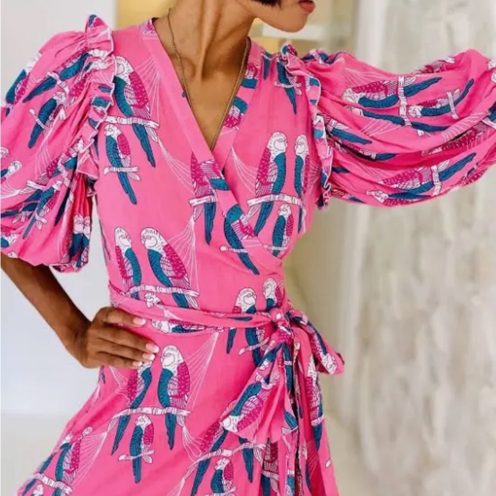 Feather & Find Maxi pink parrot print wrap Dress size M - Picture 3 of 5